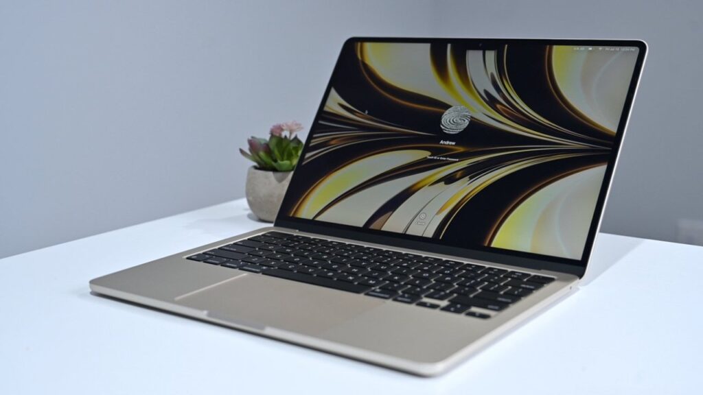Apple M2 MacBook Pro Price in India.